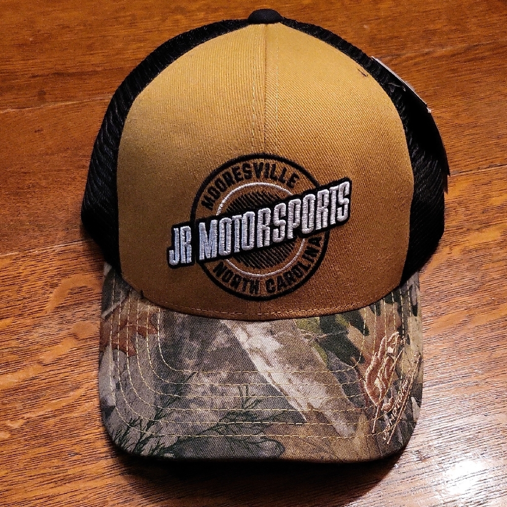 Men’s Trucker Cap in Tan with Camo Bill